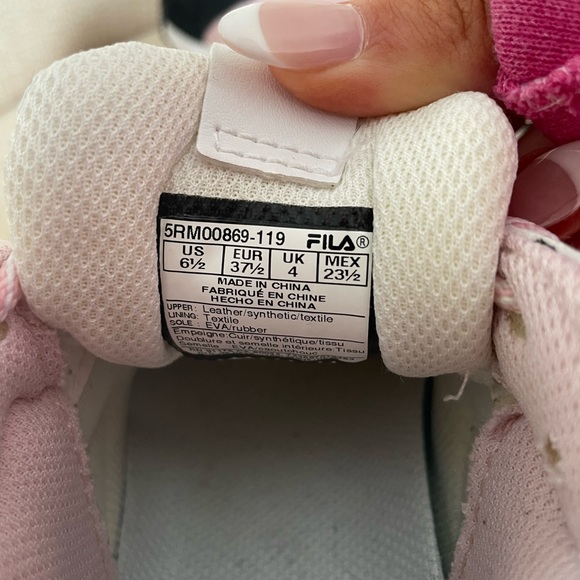 Black/White/Pink Fila shoes size 6.5 worn a few times, in good condition - Picture 2 of 4